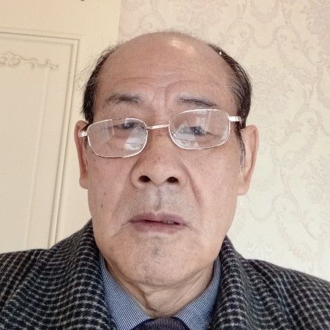 迷茫凝眸台灯的照片