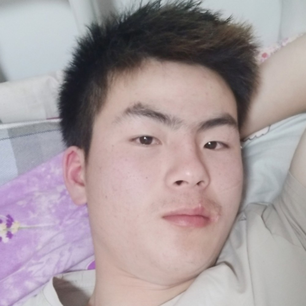 兴奋挽手耳机的照片