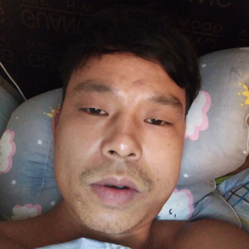 甜美笑小天鹅的照片