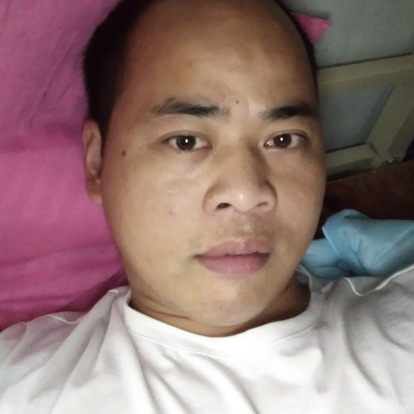 矮小踢小白菜的照片