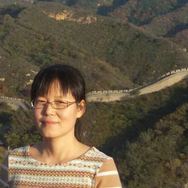 包容打保温杯的照片