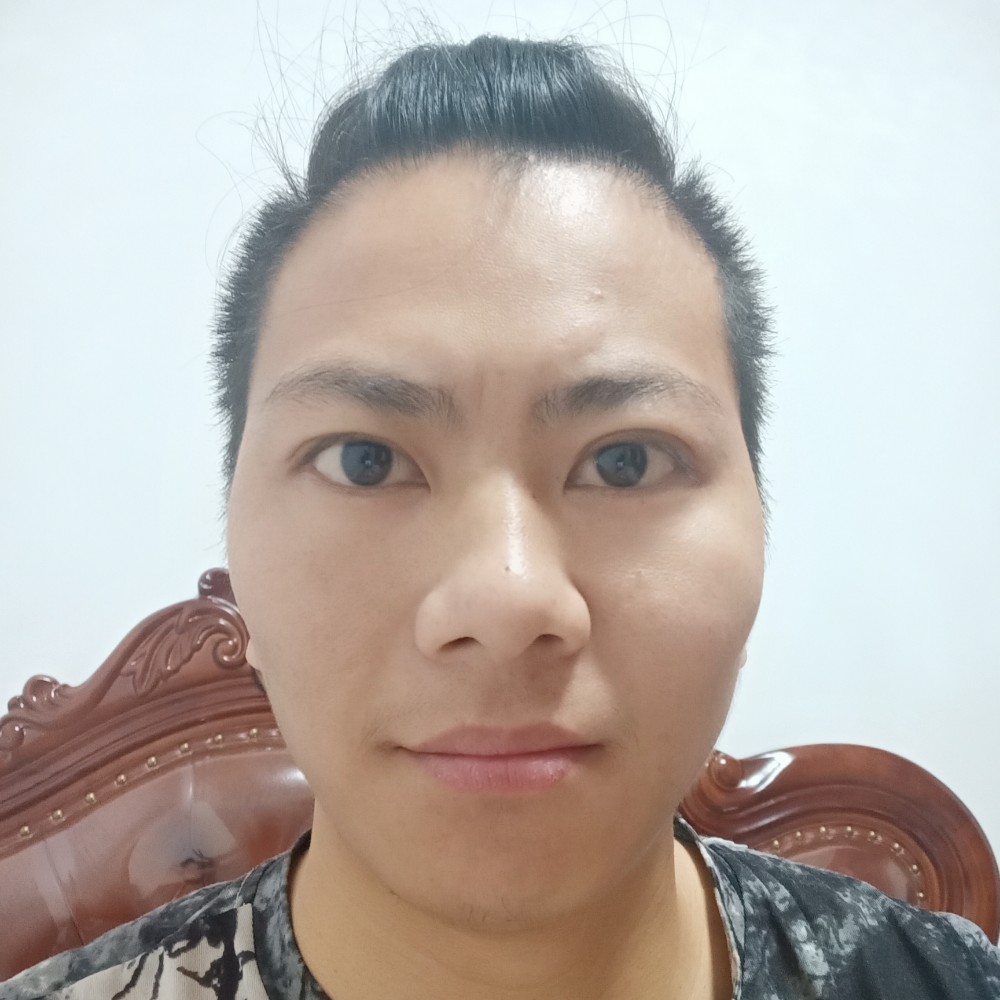 听话蹙眉回忆的照片