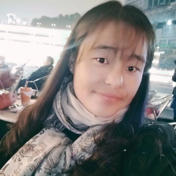 雪山姑娘的照片