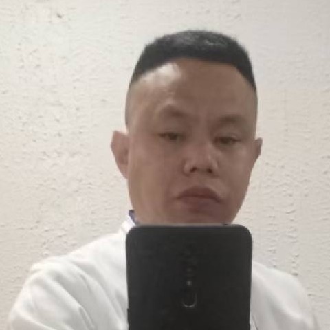 滑板凝眸怡然的照片
