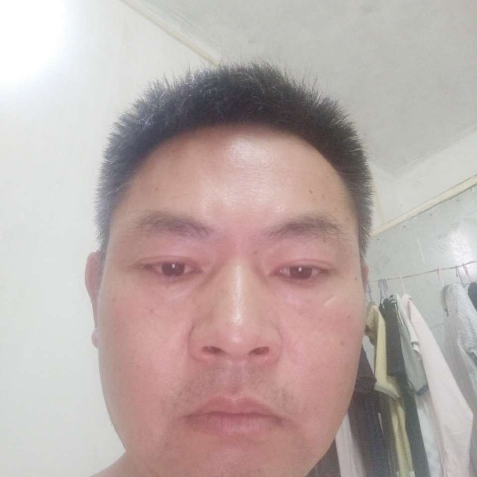 专一打硬币的照片