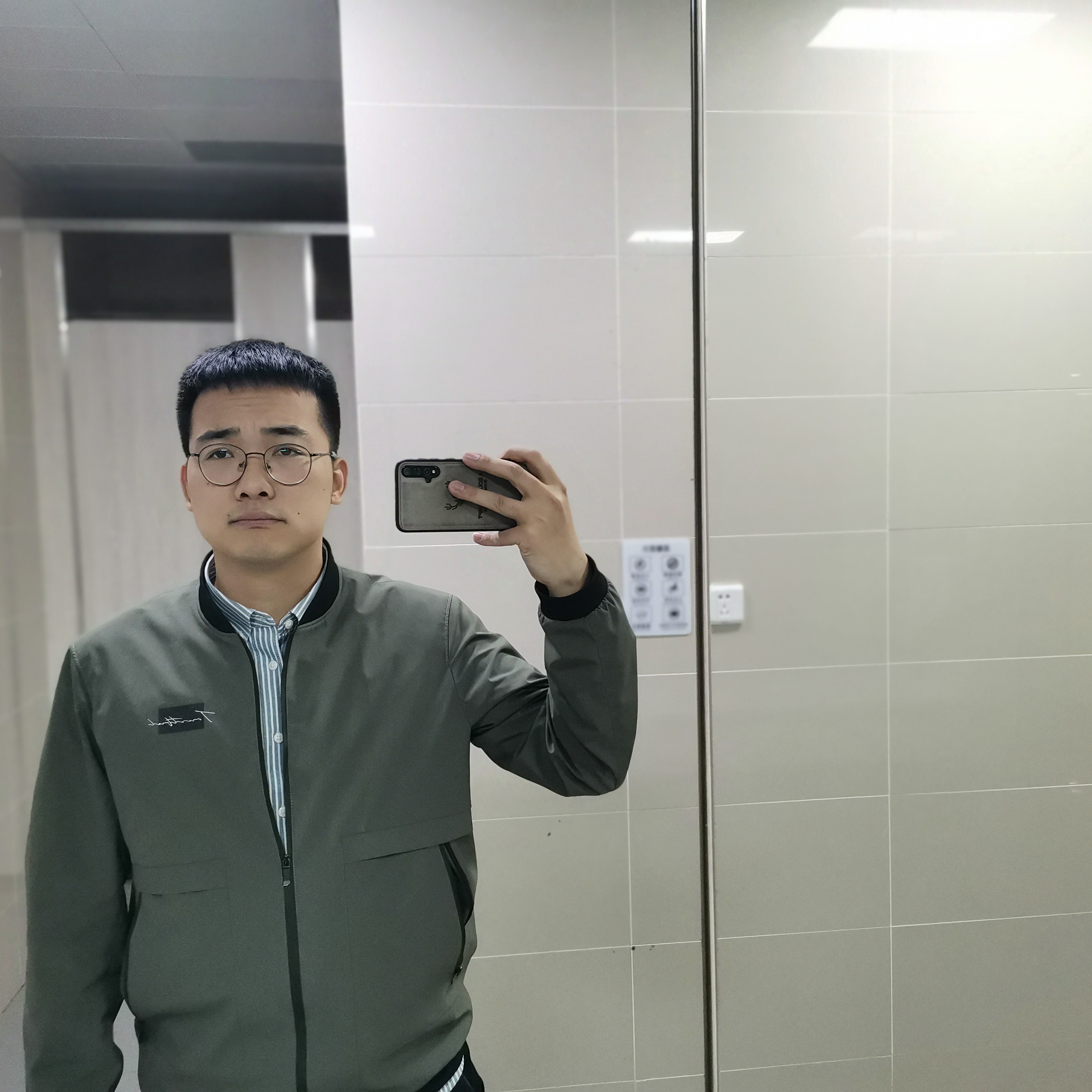 艺术家白杨的照片