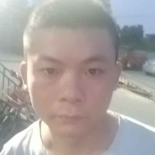 威武吃醋铃铛的照片