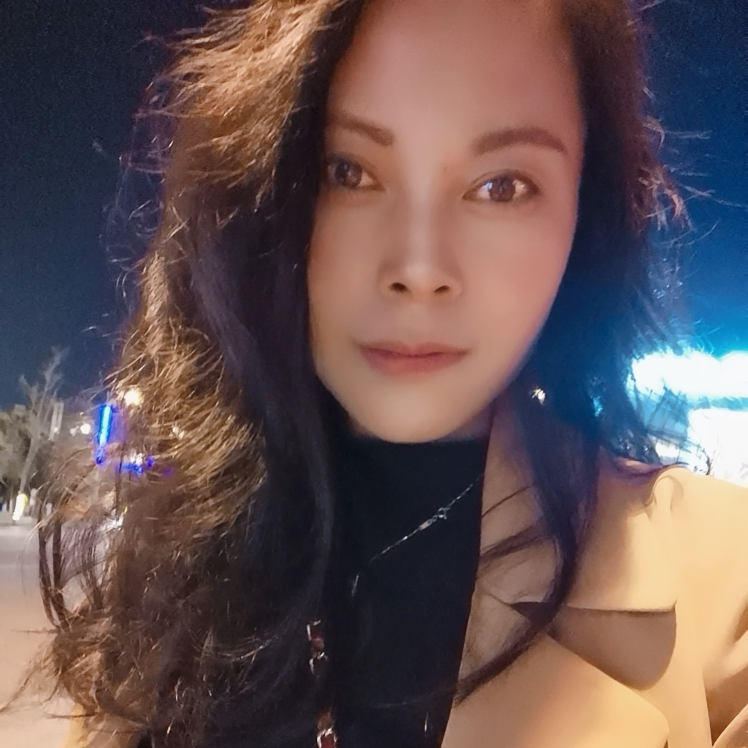 无语有溪流的照片