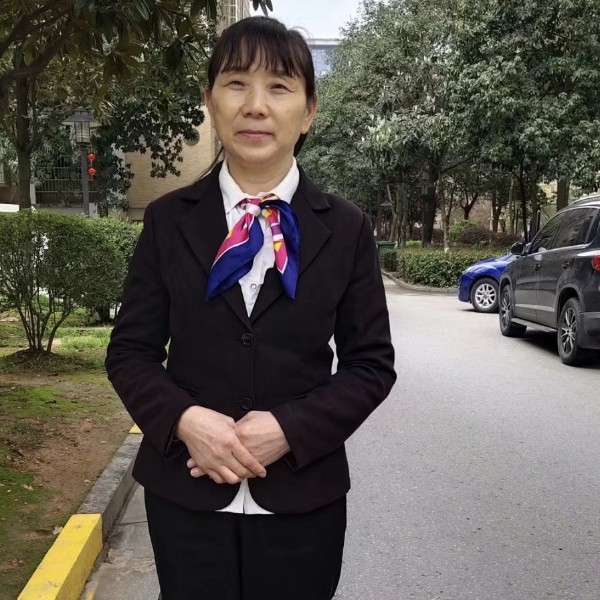 何女士，57岁的照片