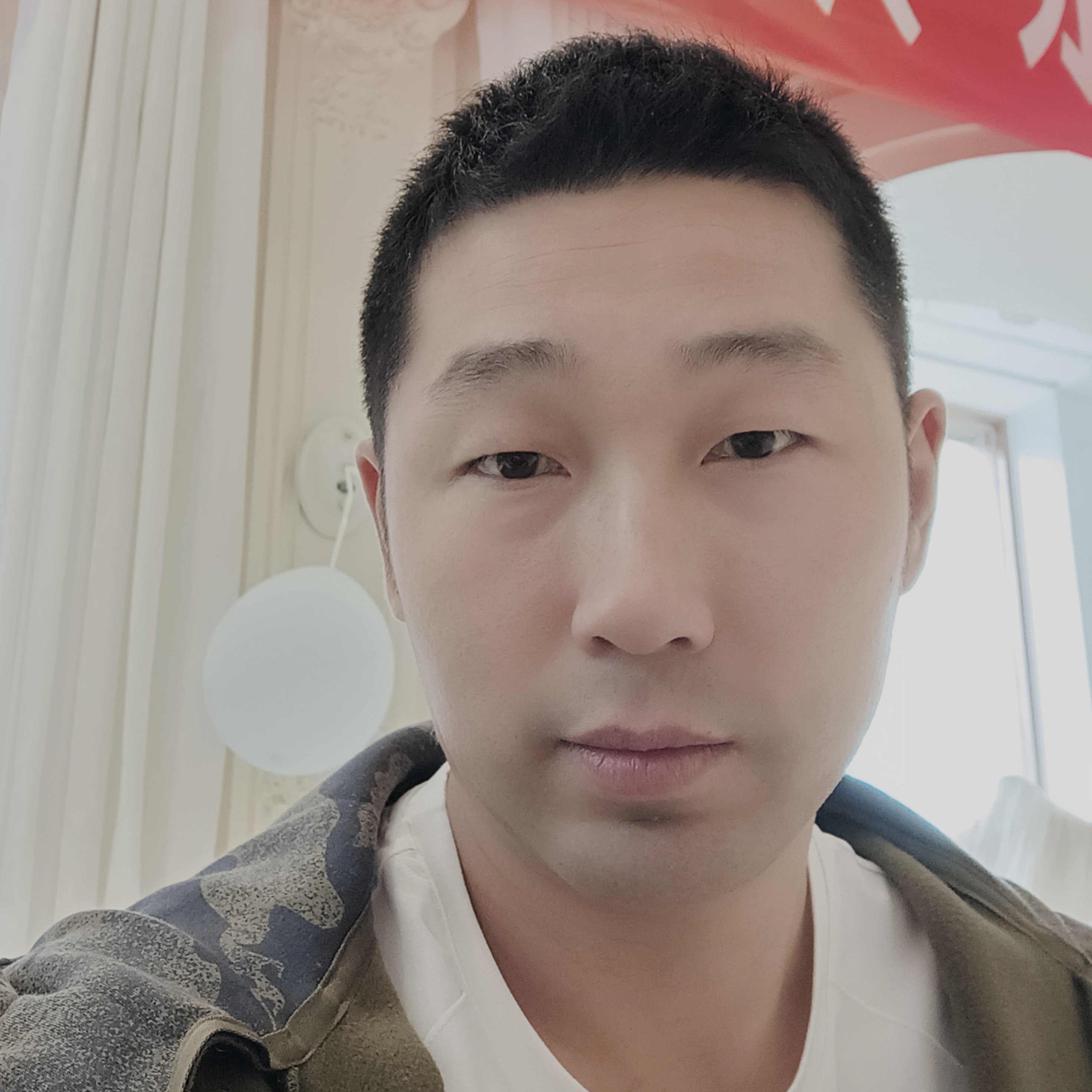 外套闻留胡子的照片