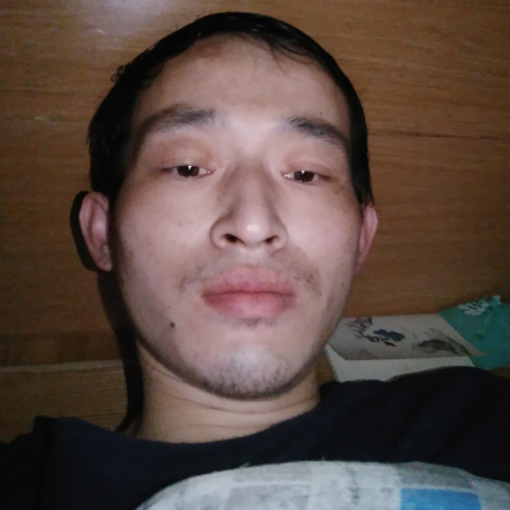 尊云挽手难过的照片