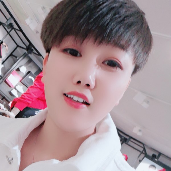 左边画个的照片