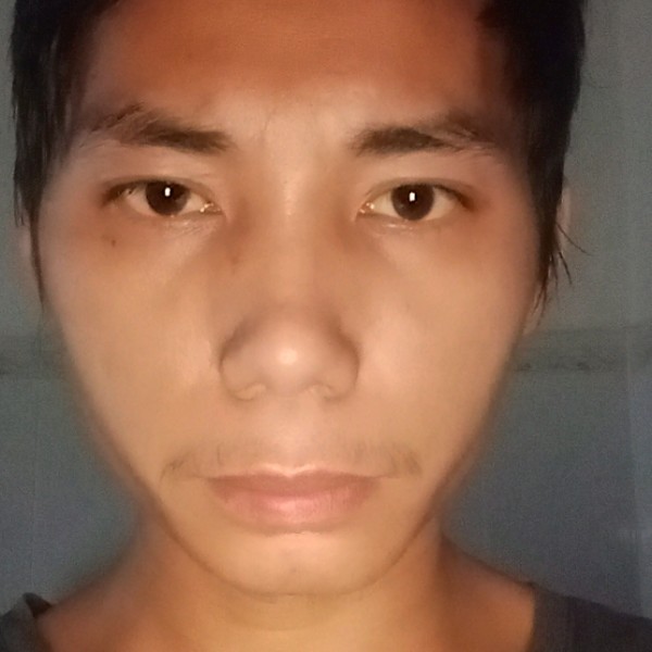 不安挽手舒荷的照片