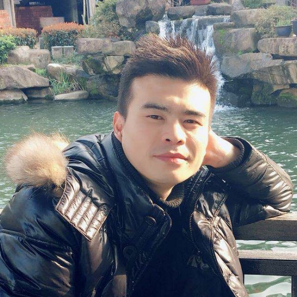 擦肩而过过儿的照片