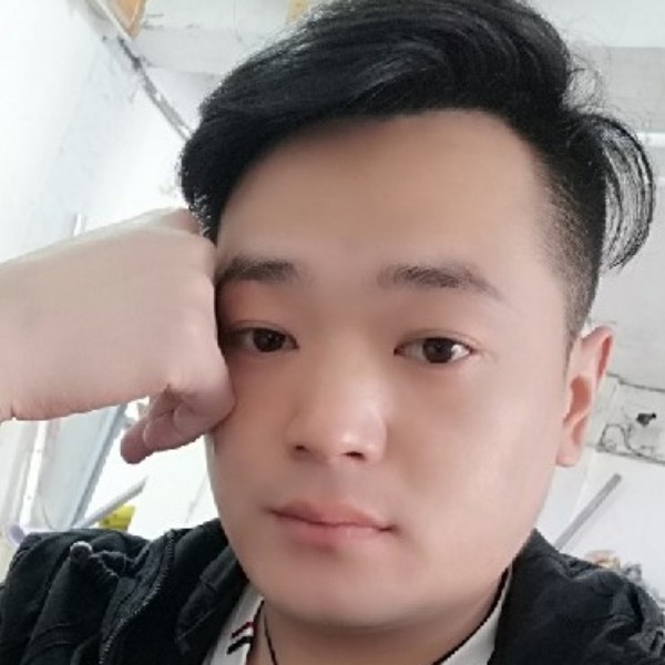 尊敬笑唇膏的照片