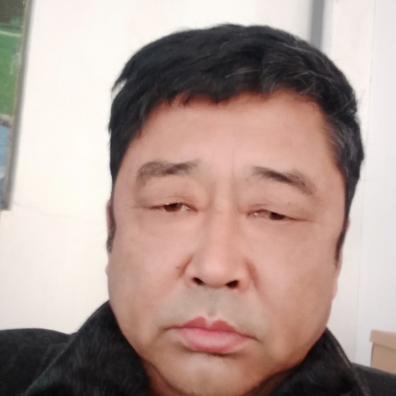 衬衫迎默默的照片