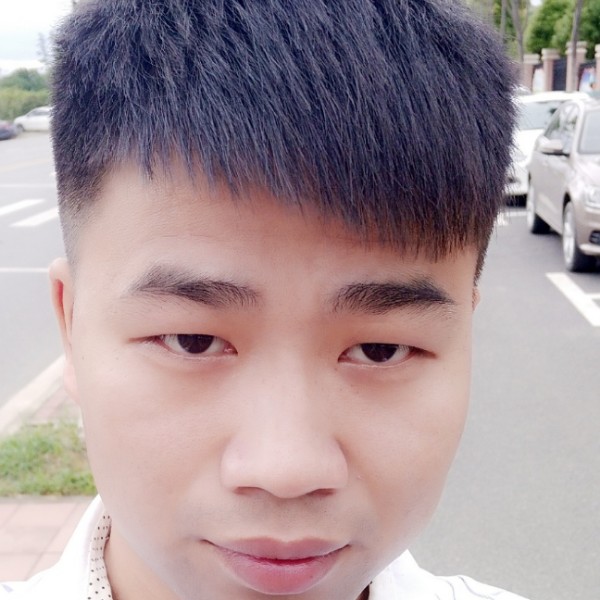 俊秀浅吻青琯的照片
