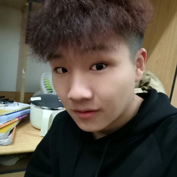 板凳愿眼睛大的照片