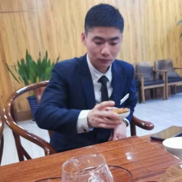 小丸子挽手零碎的照片