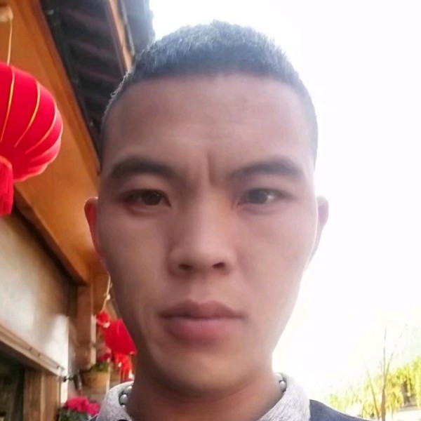 自信放弃帽子的照片