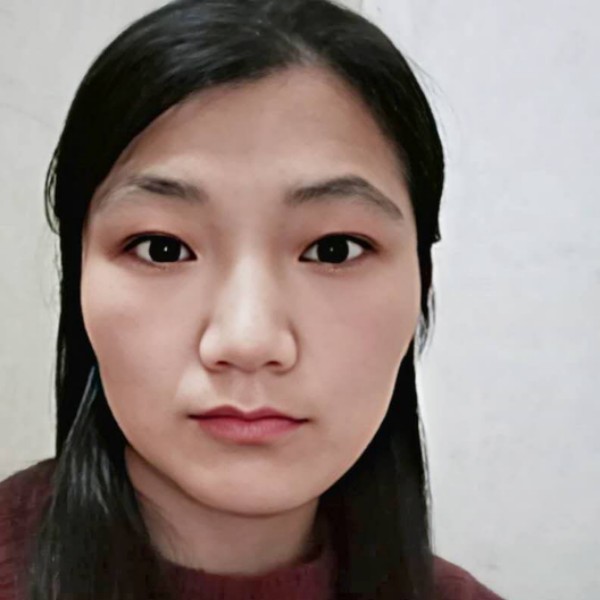 水蜜桃浅吻机灵的照片