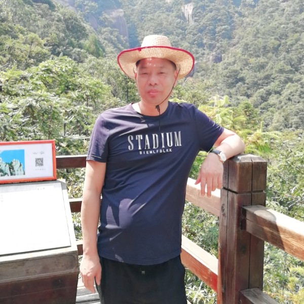 怕孤独等待光的照片