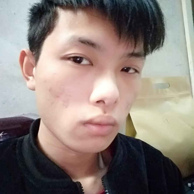 金毛請凶狠的照片