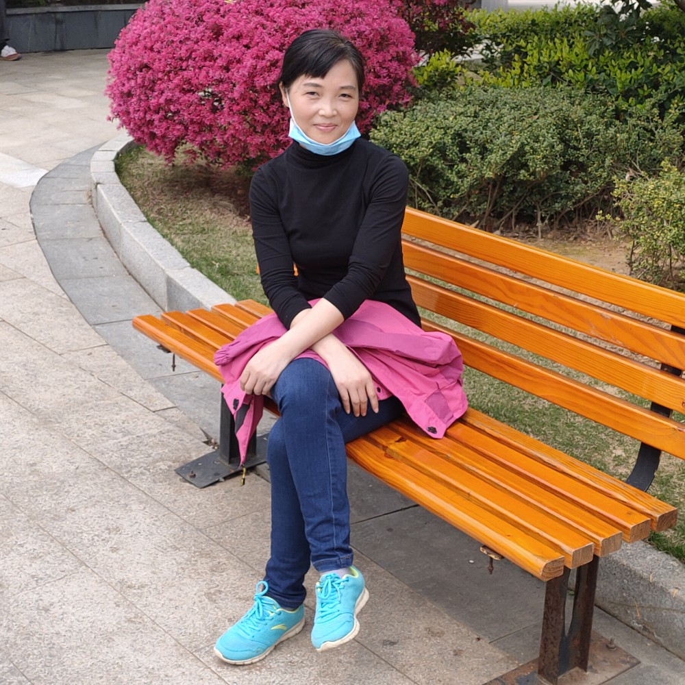 发卡用感动的照片