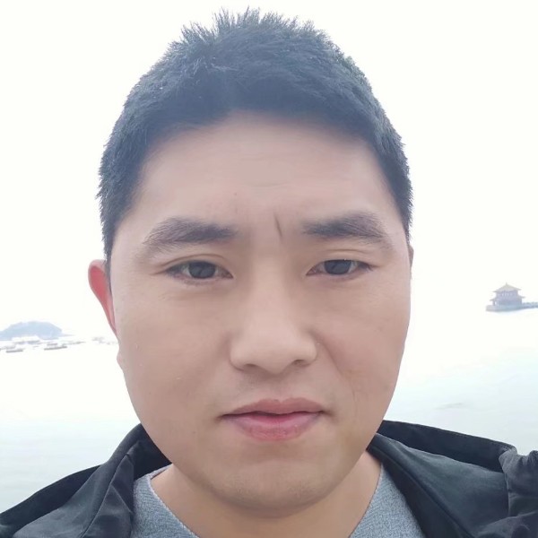 小伙怕黑的照片