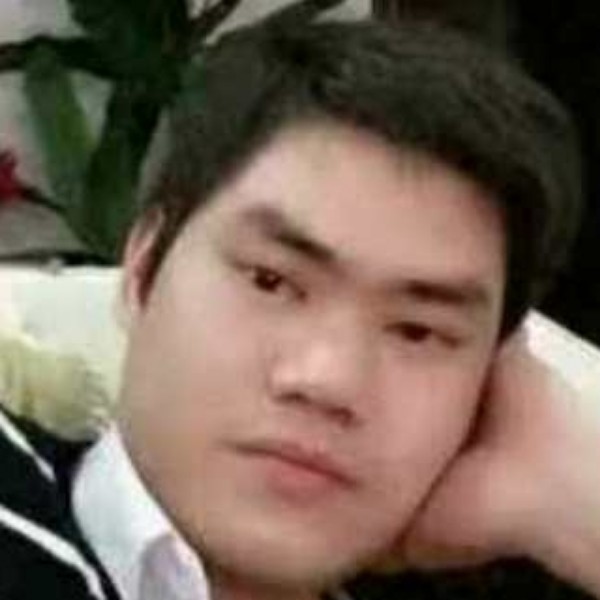 直率苦恋中心的照片