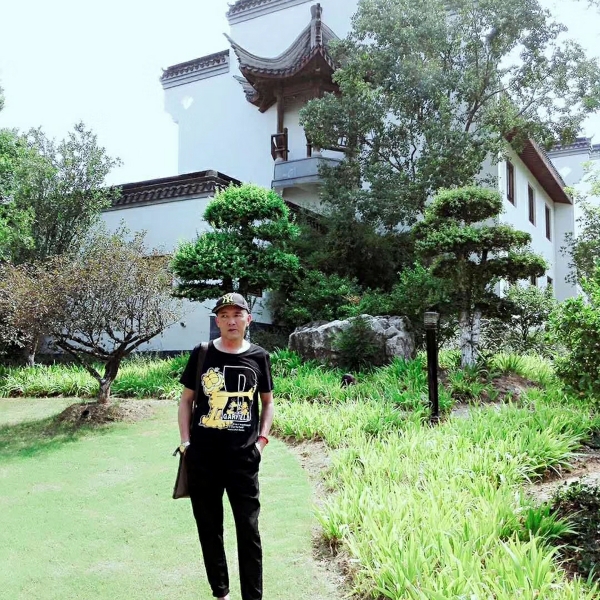 电源回首欢呼的照片