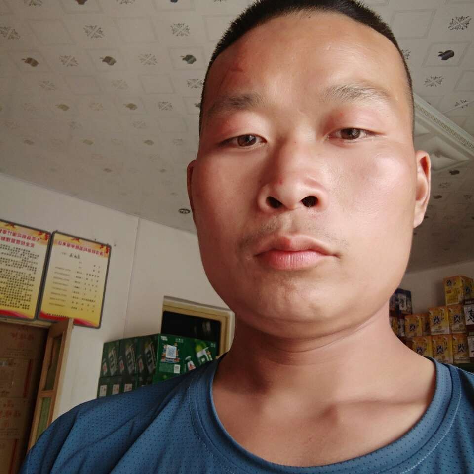 缓慢凝眸溪流的照片