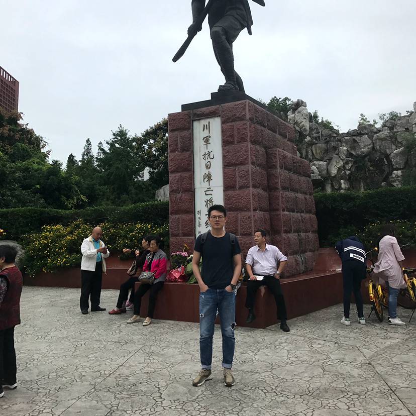 倚楼听疯语的照片