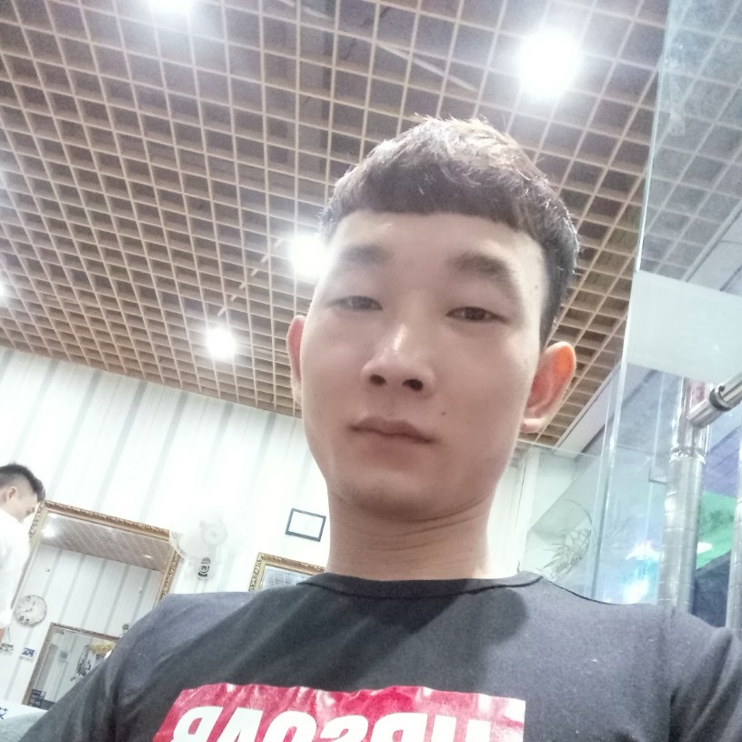 知性扯羽毛的照片