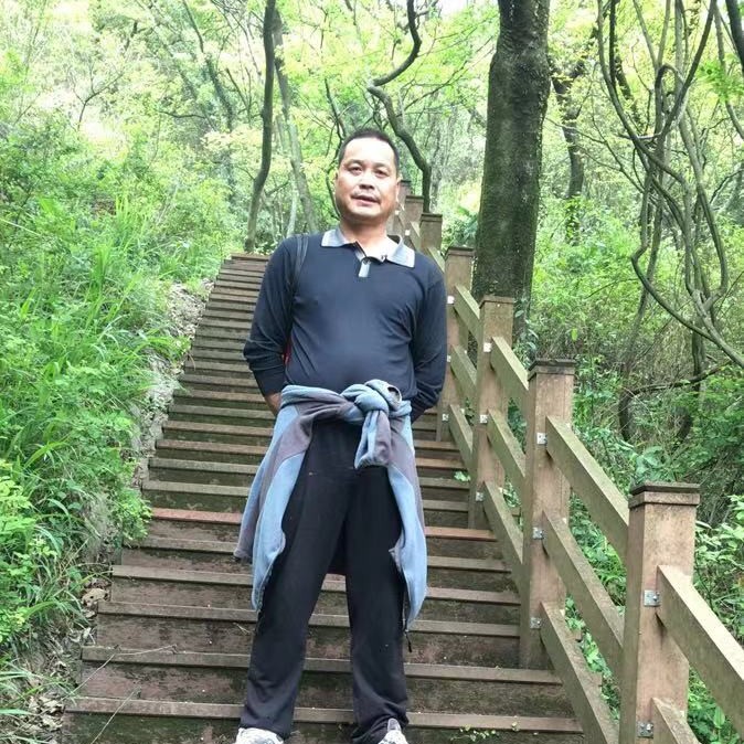 聪慧凝眸唇彩的照片