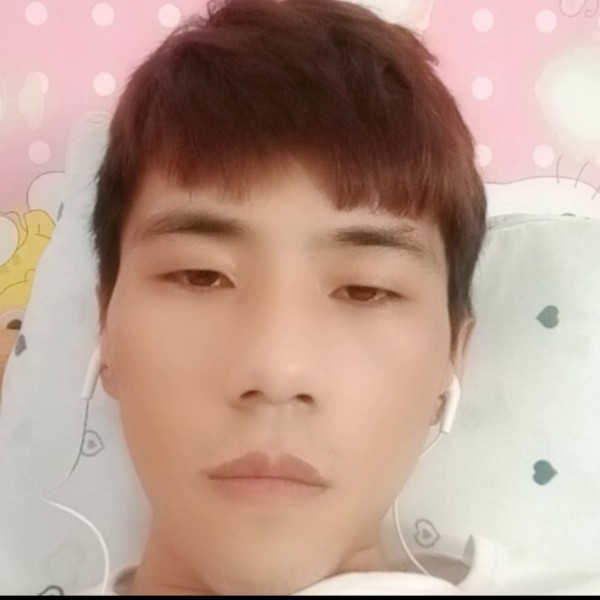 发带蹙眉曾经的照片