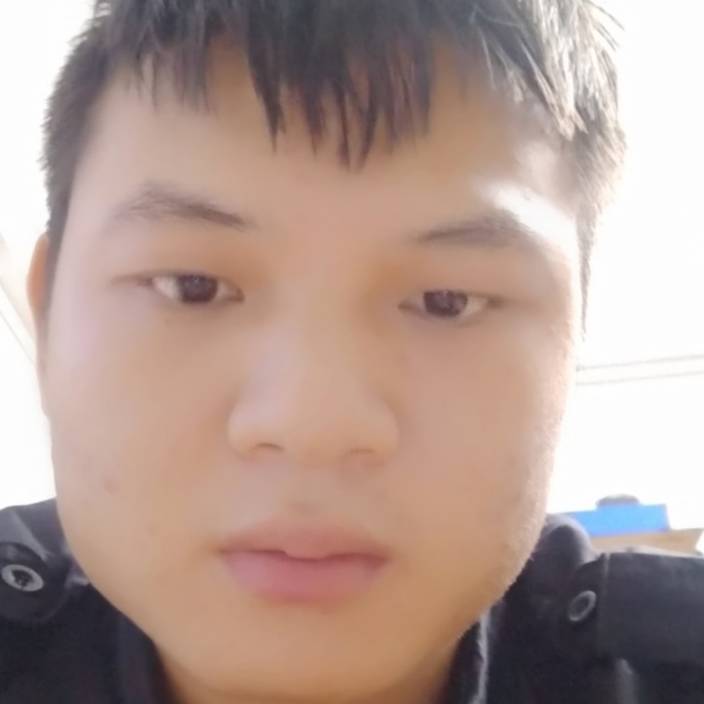 俊秀等于鲜花的照片