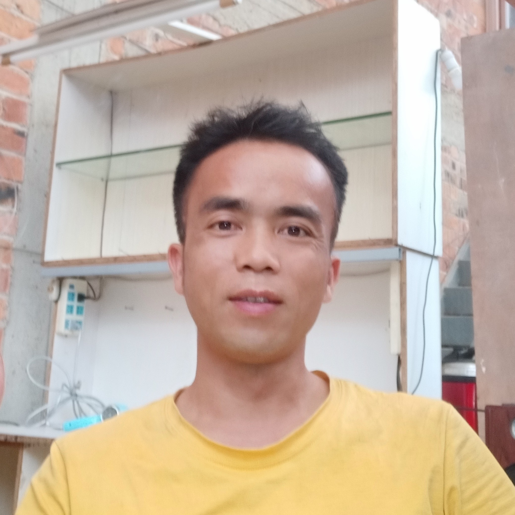 谨慎用电灯胆的照片