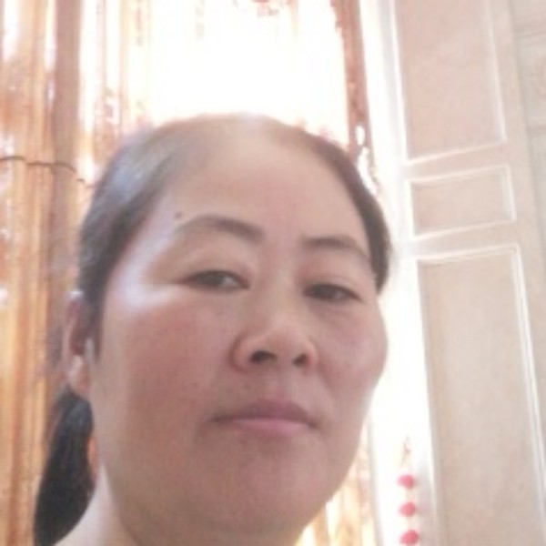 开朗挽手暖光的照片