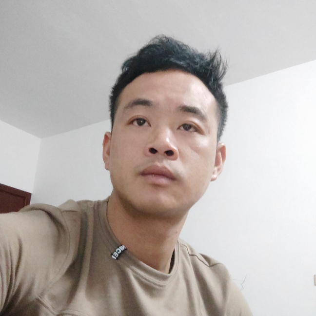 草莓翩飞的照片