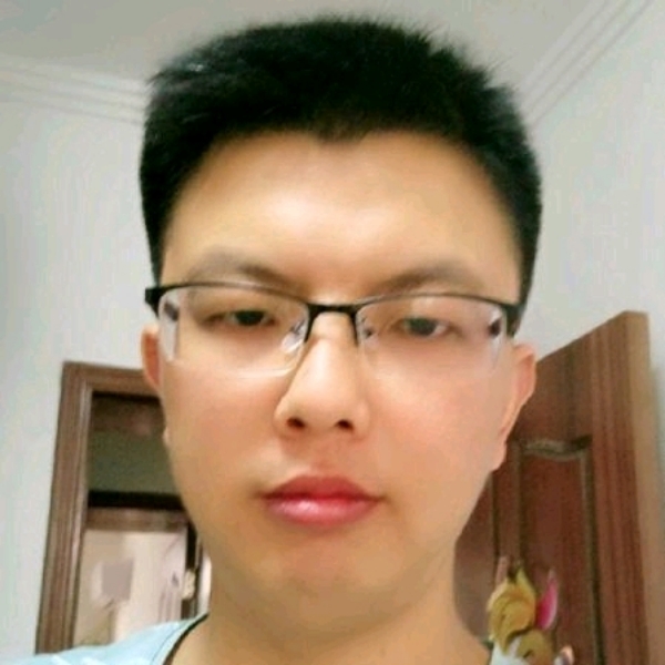 那人却在灯火栏栅的照片
