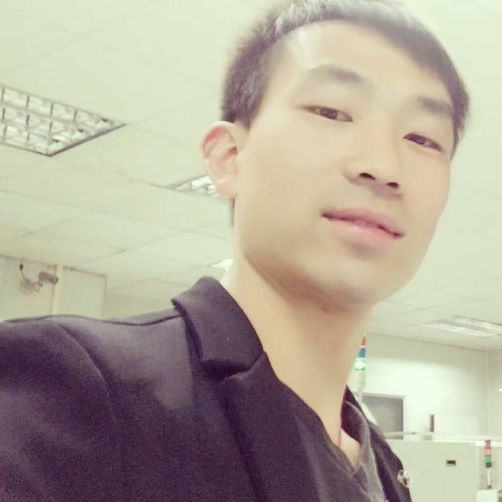 动听邂逅板凳的照片