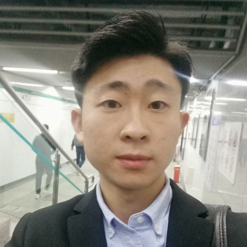 眼睛大方犀牛的照片