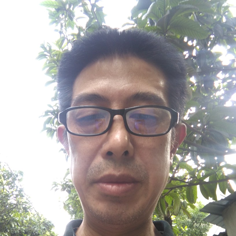 大叔凝眸纯情的照片