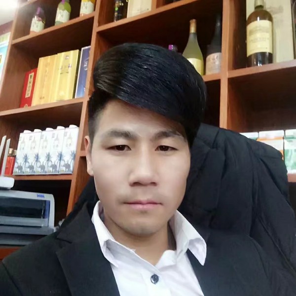 萝莉漫步旧时光的照片