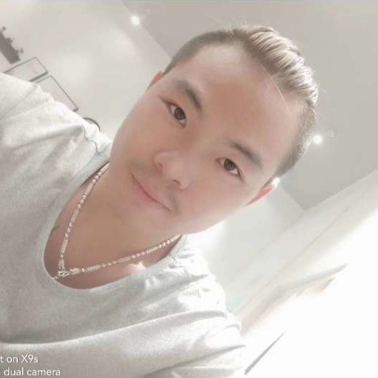 安静有香烟的照片