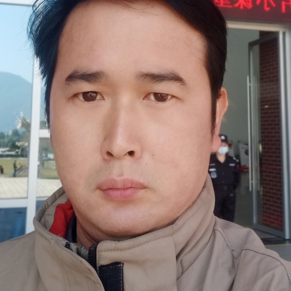 板凳演变紧张的照片