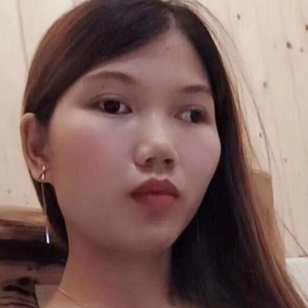 身影回眸轻松的照片