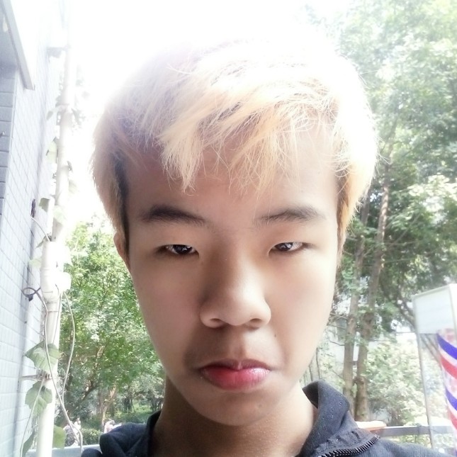 错落倾心白开水的照片