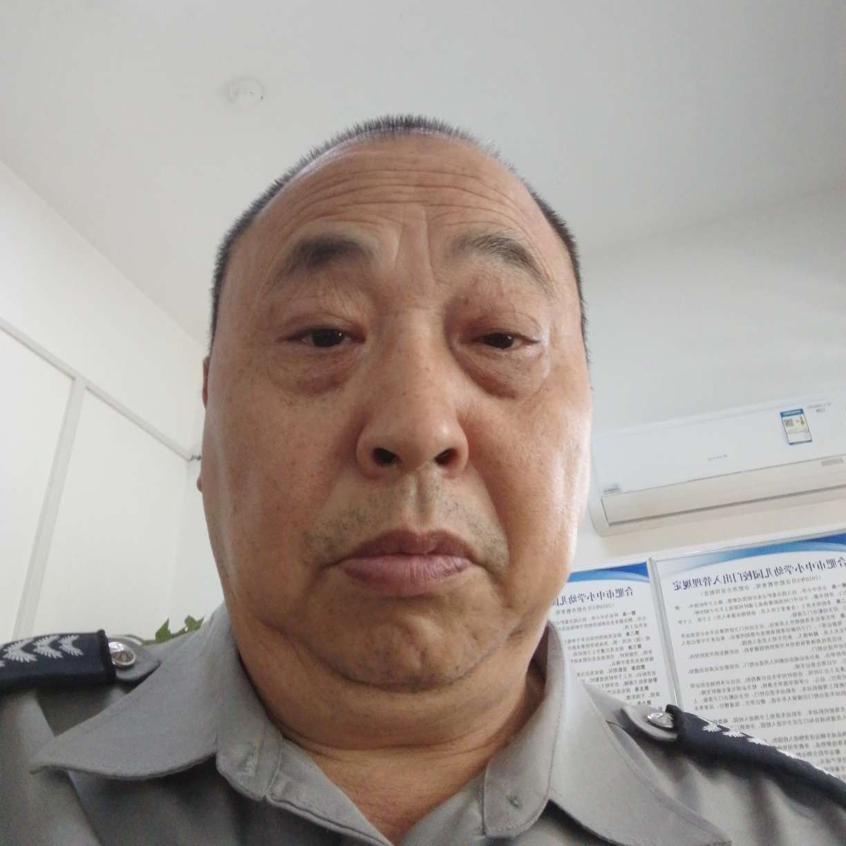 大炮踢谦让的照片